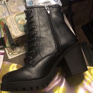 ZigiSoho Lace-Up Combat Boots Size 7.5